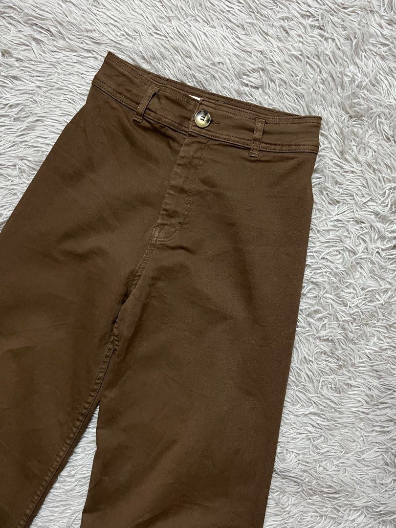 Stradivarius Baggy Pants (Category: Jeans) located in Dipolog. Submitted by krstnagnis98 (Listing ID 1465398281, Image 2). Description: Stradivarius Baggy Pants 26-27 Like new Authentic.