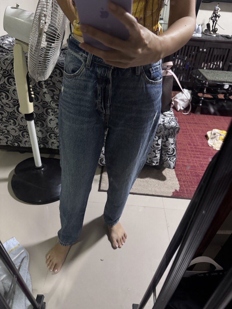 Stradivarius Blue Denim Jeans Size 36 (Category: Jeans) located in Pasig City. Submitted by rowie_08 (Listing ID 1465514981, Image 1). Description: - Brand: Stradivarius - Size: 28-30 - Style: Classic high-waist mom fit - Color/Wash: Medium wash blue denim - Details: Slight distressing near the pocket, soft and comfortable material, front and back pockets - Origin: Made in Bangladesh - Condition: Great for everyday casual wear.