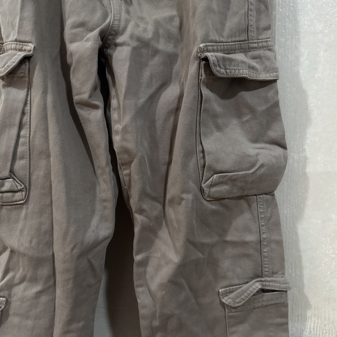 Stradivarius Brown Cargo Pants Size 34 (Category: Jeans) located in Makati City. Submitted by julyco. (Listing ID 1465444237, Image 3). Description: - Brand: Stradivarius - Color: Brown - Size: 34 - Fit: Straight leg - Details: Side utility pockets, adjustable waistband straps, button and zipper fly closure - Condition: Excellent.