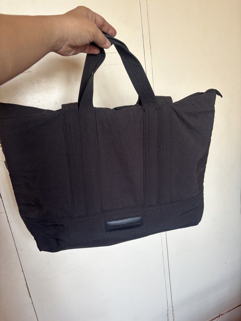 Straightforward Sopro Tote Bag (Category: Tote Bags) located in Muntinlupa City. Submitted by crs_alberto (Listing ID 1465435783, Image 1). Description: - Brand/Model: Straightforward Sopro Tote Bag - Color: Classic Black - Material: Durable nylon with structured panels - Features: Double top handles and secure zip top closure - Capacity: Roomy interior for daily essentials, school, or work - Condition: Clean overall with minimal signs of handlin