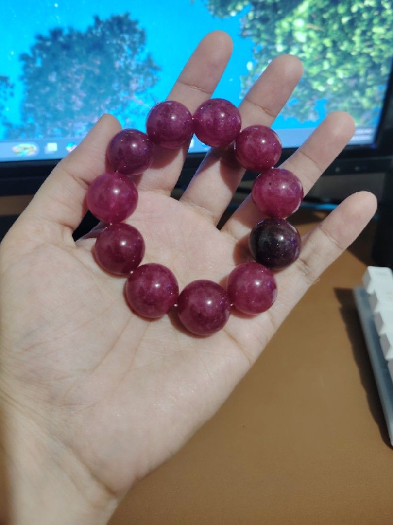 Strawberry Quartz Beaded Bracelet (Category: Bracelets) located in Caloocan City. Submitted by cherishedfinds (Listing ID 1465433833, Image 2). Description: -Real Stone (Big Size) -Note: Some beads may have slight imperfections in shape, roundness, or surface details. These are normal characteristics. - Spent 500, get a freebie 🎁 You may add items from my other listings 💯.