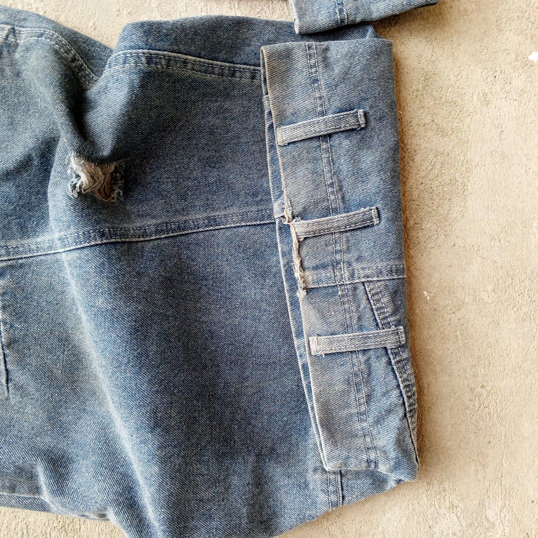 Super barrel pants (Category: Jeans) located in Baguio. Submitted by jethrift2600 (Listing ID 1465394765, Image 2). Description: Super barrel pants L:46 W:38 Leg hole: 13.5 Barrel part: 16.