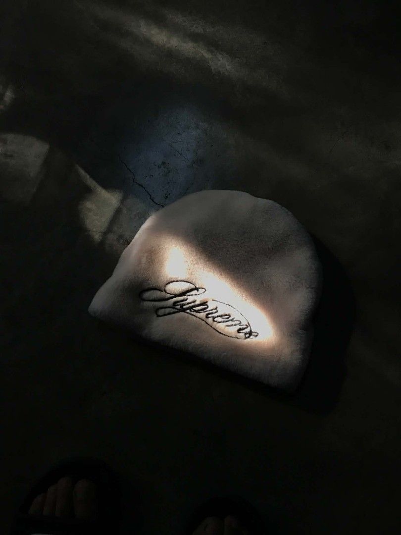 SUPREME FURR BEANIE (Category: Activewear) located in Ajuy. Submitted by wizerabbit420 (Listing ID 1465548355, Image 1). Description: SUPREME FURR BEANIE OFF/LEGIT NO TAGS BRANDNEW 📥.