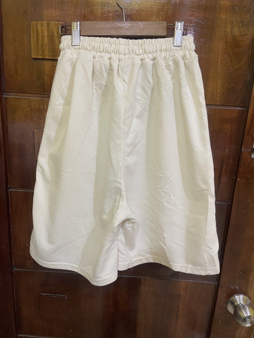 Sweat Shorts (Category: Shorts) located in Marikina City. Submitted by greatfindsmnlph (Listing ID 1465396947, Image 2). Description: Sweat Shorts Price: 100 Size: M-L Waistline: 26-34 Length: 20 Hemline: 12 Color: Black Color Rate: 10/10 Condition: 9/10 may himulmol Very nice in actual.