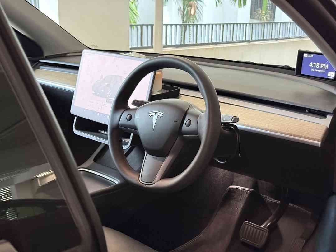 Tesla Model Y Electric RWD (A) (Category: Used Cars) located in Singapore. Submitted by carbuyersclub (Listing ID 1465403335, Image 3). Description: Showroom: Car Buyers Automotive Pte Ltd 1 Kampong Ampat #07-09/10 Singapore 368314 CarBuyers Club SG #1 Tesla reseller, 500+ Google reviews, SGCM Premium Dealer 2026! Cash rebate of $23,489 to grab at the end of COE! 1 owner unit! Comes with Tesla 4 years vehicle warranty and 8yr battery warranty for