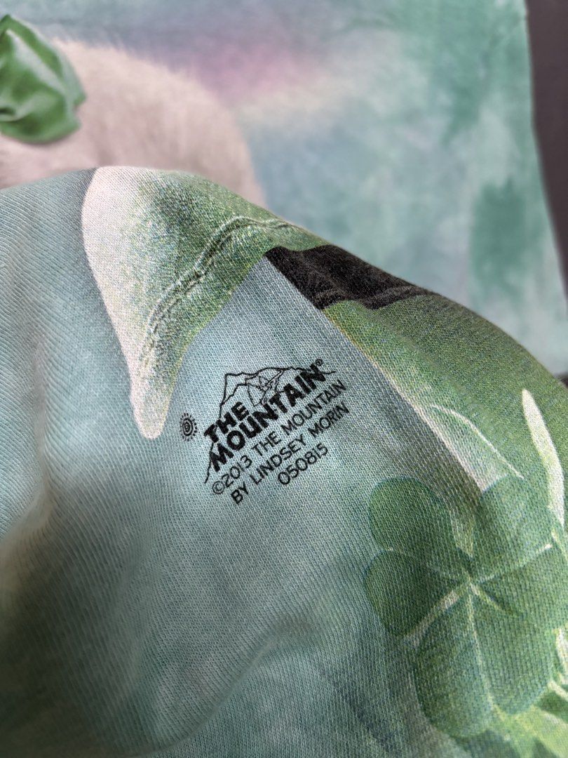 The Mountain (Category: Tshirts & Polo Shirts ) located in Cavite. Submitted by staythrifted.23 (Listing ID 1465399679, Image 3). Description: Medium Best fit Dimes : Length 26.5 Width 20 Condition : Excellent Color rate : 9.5/10 Issue : ❌ Loc. Cavite We ship nationwide Payment first .