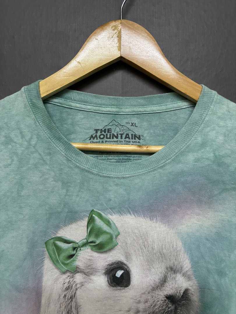 The Mountain (Category: Tshirts & Polo Shirts ) located in Cavite. Submitted by staythrifted.23 (Listing ID 1465399679, Image 2). Description: Medium Best fit Dimes : Length 26.5 Width 20 Condition : Excellent Color rate : 9.5/10 Issue : ❌ Loc. Cavite We ship nationwide Payment first .