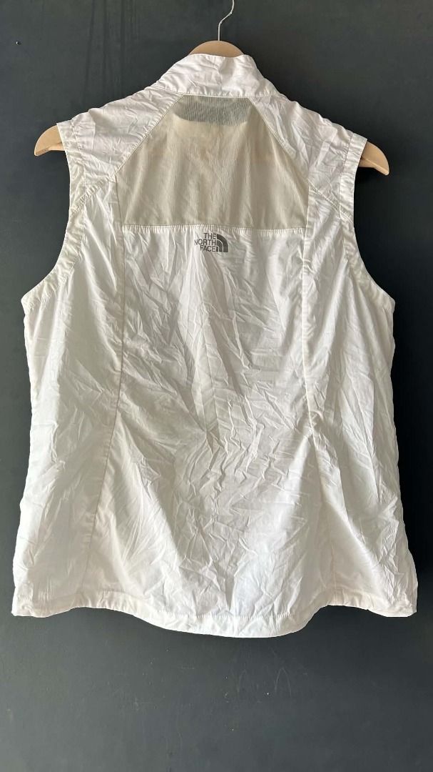 The North Face White Sleeveless Vest Jacket (Category: Vests) located in General Santos City (Dadiangas). Submitted by moana_thrifts (Listing ID 1463991138, Image 2). Description: - White sleeveless vest from The North Face - Lightweight material, ideal for layering - Features zippered pockets on the front - Mesh paneling on the back for enhanced breathability - Versatile for outdoor activities or everyday casual wear.