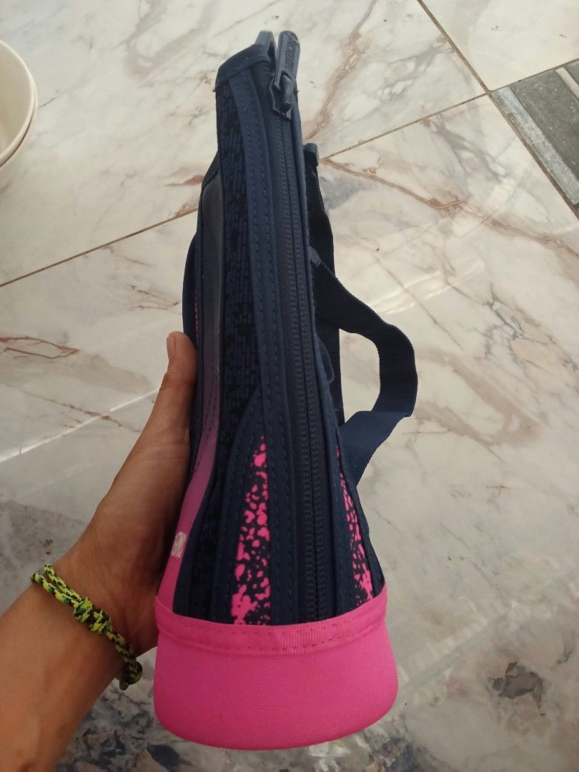 Thermos Hydration Bottle Pouch with Strap (Category: Water Bottles & Tumblers) located in Davao. Submitted by mengsmixitems (Listing ID 1465424214, Image 3). Description: - Brand: Thermos - Color: Dark blue and pink - Features: Adjustable shoulder strap, padded handle, and secure side zipper closure - Condition: Clean interior with original Japanese tag attached - Perfect for daily hydration on the go fit -fit to 22oz.