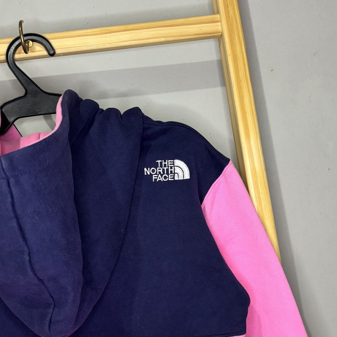 TNF kids hoodie (Category: Babies & Kids Fashion) located in Valenzuela. Submitted by thriftynanay88 (Listing ID 1465448239, Image 2). Description: Size 130 on tag 7-8Y.