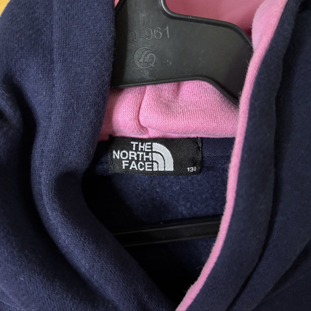 TNF kids hoodie (Category: Babies & Kids Fashion) located in Valenzuela. Submitted by thriftynanay88 (Listing ID 1465448239, Image 3). Description: Size 130 on tag 7-8Y.