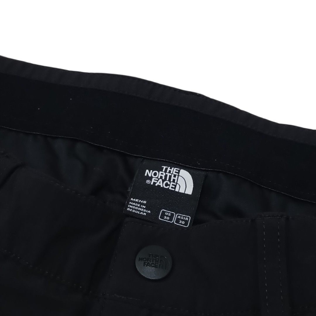 TNF Tekware Fleece Flashdry Pants (Category: Trousers) located in Iloilo. Submitted by wearmovement.ilo (Listing ID 1465532329, Image 3). Description: TNF Tekware Fleece Flashdry Pants Black Color Rate 10/10 Women's/Men's Size 29-31 Waistline x 37 Length Good as New Condition / No Issues Lightweight / Stretchable Waistband Drawcords DM 📩📩📩 _______Disclaimer________ All brand names and trademarks belong to their respective owners and are used f