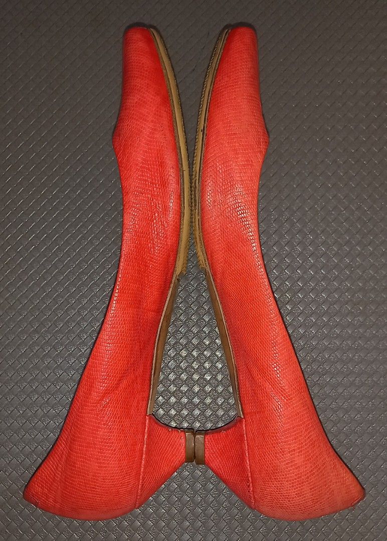 Tod's Red Orange Kitten Heel Pumps Size 36.5 (Category: Heels) located in Cagayan de Oro. Submitted by edwardryan01984 (Listing ID 1465400900, Image 3). Description: - Brand: Tod's - Color: Red - Size: 36.5 (Made in Italy) - Style: Slip-on kitten heels with low heel for all-day comfort - Condition: Exterior is clean and vibrant; minor signs of wear on the inner sole - Details: Classic Tod's branding stamped inside the insole.