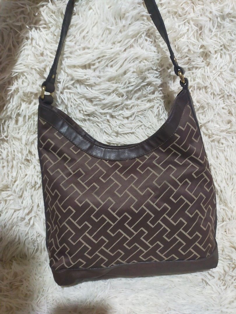 Tommy Hilfiger (Category: Luxury Bags & Wallets) located in Manila. Submitted by darleng.d228ef (Listing ID 1465384169, Image 3). Description: .