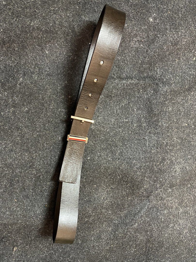 TOMMY HILFIGER Brown Leather Belt (Category: Belts) located in Quezon City. Submitted by loloyz123 (Listing ID 1465422698, Image 1). Description: TOMMY HILFIGER Brown Leather Belt Condition: Very good Color rate: 9.8/10 Color: Brown Size: 75cm.