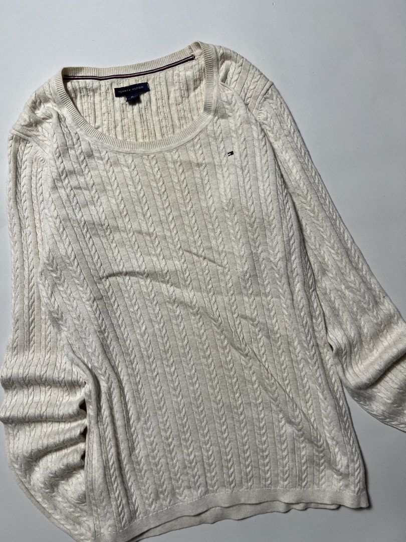 Tommy hilfiger cable knit sweater (Category: Longsleeves) located in Manila. Submitted by tripnimichael (Listing ID 1465466664, Image 2). Description: Size-small Width-18 Length-26 Issue-None .
