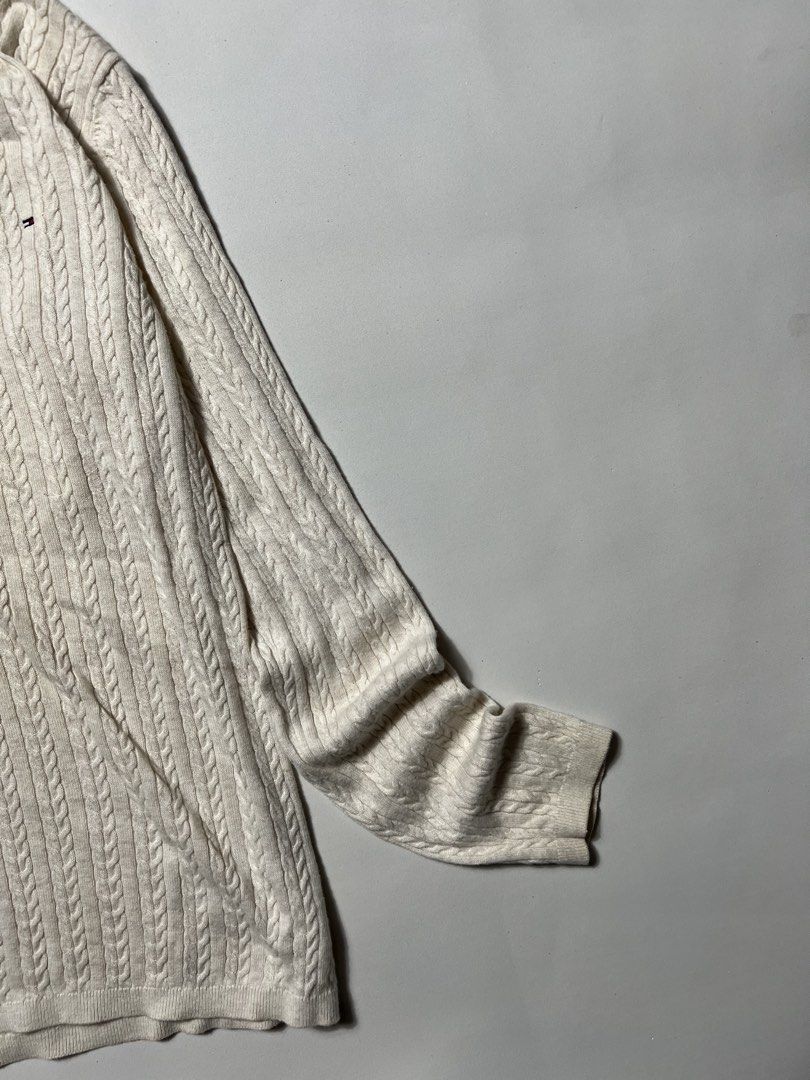 Tommy hilfiger cable knit sweater (Category: Longsleeves) located in Manila. Submitted by tripnimichael (Listing ID 1465466664, Image 3). Description: Size-small Width-18 Length-26 Issue-None .