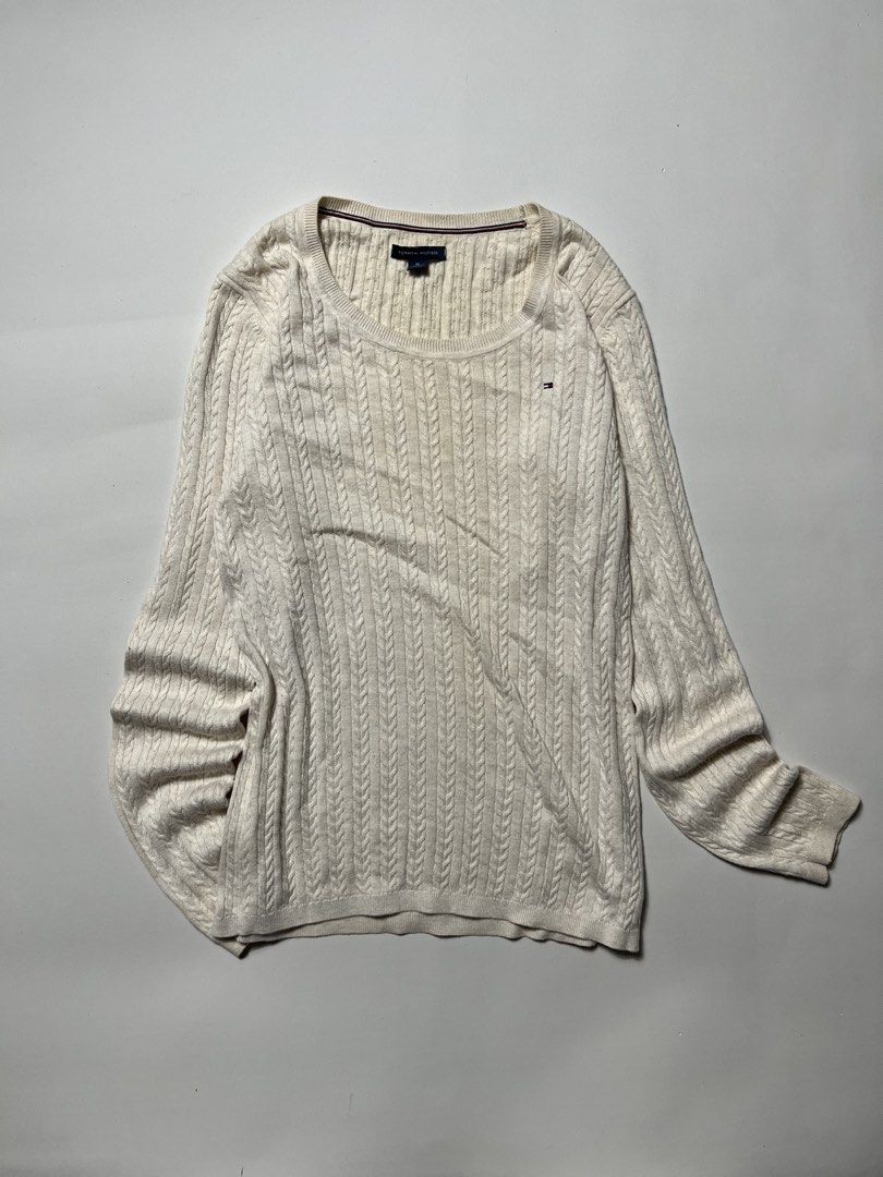 Tommy hilfiger cable knit sweater (Category: Longsleeves) located in Manila. Submitted by tripnimichael (Listing ID 1465466664, Image 1). Description: Size-small Width-18 Length-26 Issue-None .