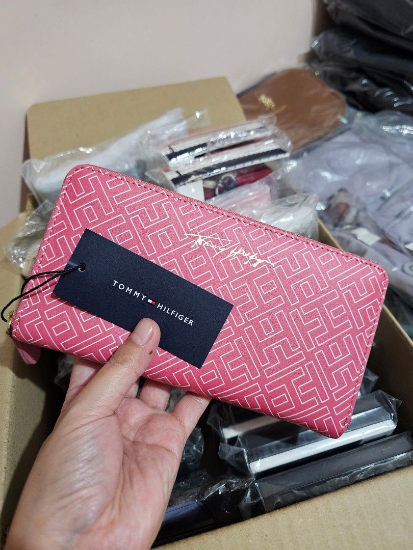 TOMMY HILFIGER Long Wallet - Pink (Category: Wallets & Card holders) located in Quezon City. Submitted by senyoramaria2 (Listing ID 1465559820, Image 1). Description: TOMMY HILFIGER Long Wallet Pink #USpasabuy.