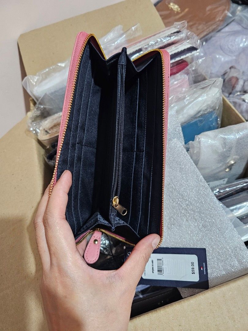 TOMMY HILFIGER Long Wallet - Pink (Category: Wallets & Card holders) located in Quezon City. Submitted by senyoramaria2 (Listing ID 1465559820, Image 2). Description: TOMMY HILFIGER Long Wallet Pink #USpasabuy.