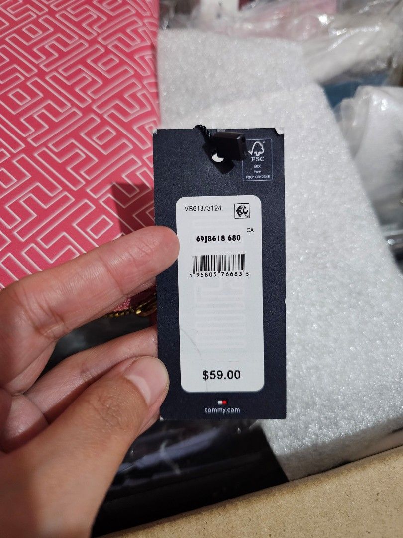 TOMMY HILFIGER Long Wallet - Pink (Category: Wallets & Card holders) located in Quezon City. Submitted by senyoramaria2 (Listing ID 1465559820, Image 3). Description: TOMMY HILFIGER Long Wallet Pink #USpasabuy.