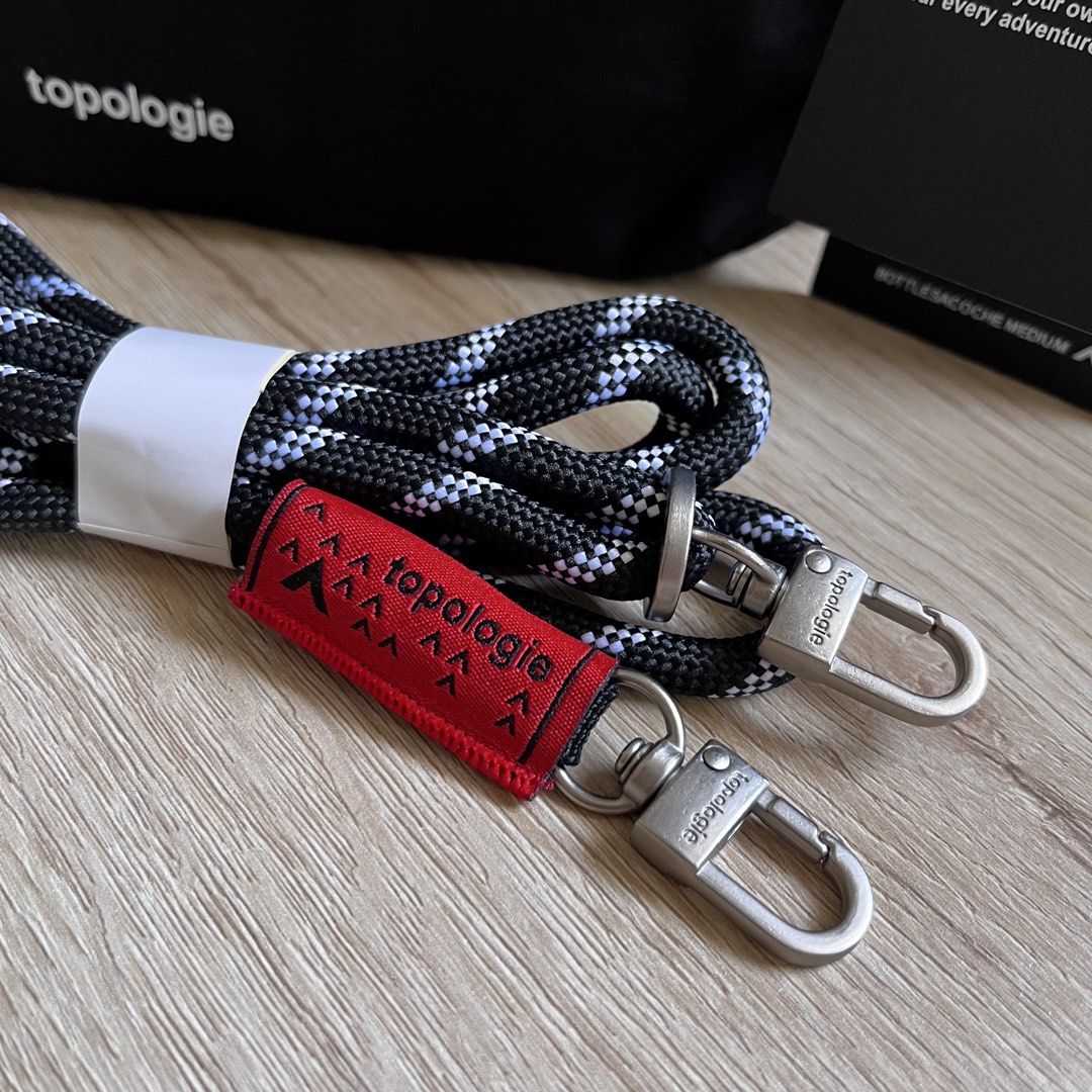 TOPOLOGIE BOTTLESACOCHE MEDIUM (COD via LBC) (Category: Luxury Bags & Wallets) located in Manila. Submitted by mrnduque (Listing ID 1465404399, Image 2). Description: Shipping fees will be shouldered by the buyer. Location: Nueva Ecija.