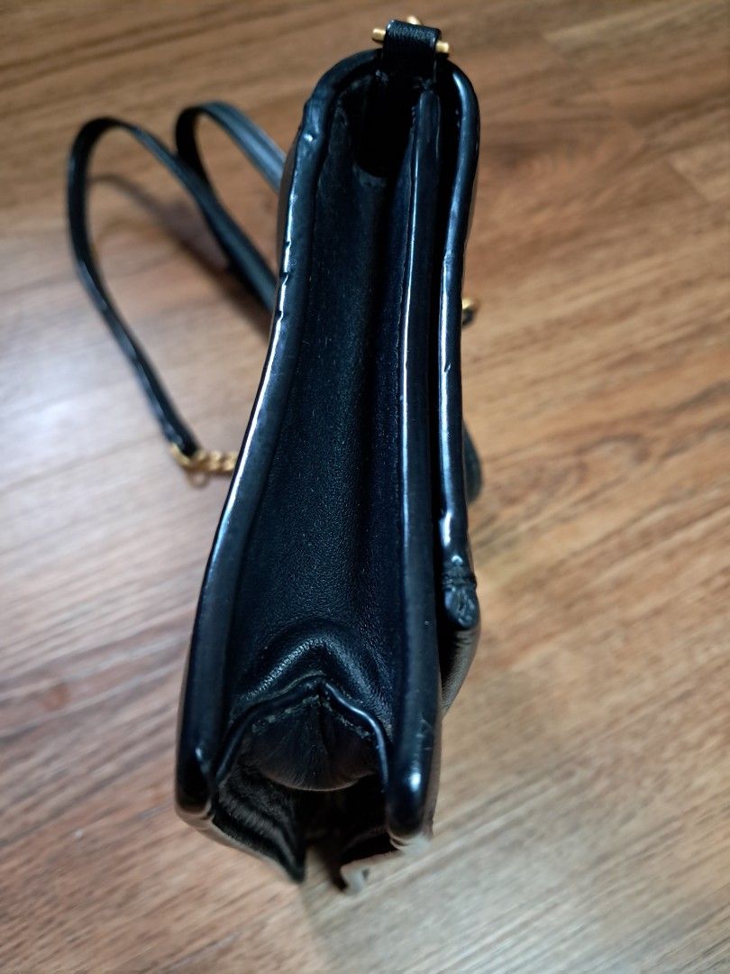 TORY BURCH (Category: Shoulder Bags) located in Quezon City. Submitted by dealtoshop (Listing ID 1461578711, Image 3). Description: 100% ORIGINAL AND IN PRISTINE CONDITION. SOLD AS BUNDLE. PLEASE SEE PHOTOS FOR YOUR REFETENCES..