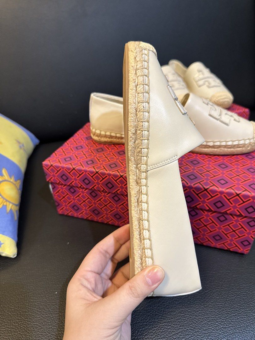 Tory Burch Espadrille (Category: Loafers) located in Bulacan. Submitted by jodayyyyyy (Listing ID 1465424690, Image 3). Description: REPLİCA BUT GOOD QUALİTY :) SİZE 6.5 RFS: WRONG SİZE DELİVERED 2 stocks Comes with box.