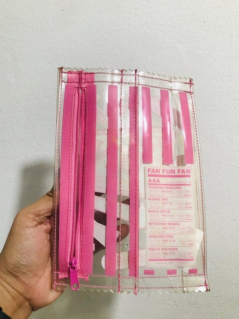 TRANSPARENT POUCH (Category: Purses & Pouches) located in Gamu. Submitted by 2022bagsbunny (Listing ID 1465413275, Image 2). Description: .