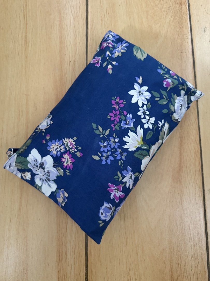 Travelling Bag Cath Kidston New (Category: Travel Essentials & Accessories) located in Calamba. Submitted by japanitems18 (Listing ID 1465443579, Image 2). Description: Cath Kidston W12.5” x L21 inches ✨ Two-way carrying option ✨ Spacious and practical ✨ Lightweight and easy to carry ✨ Easy to fold and store ✨ Great for travel, staycations, and everyday us New Condition 850 pesos only 📦Shipping Nationwide Available😍.