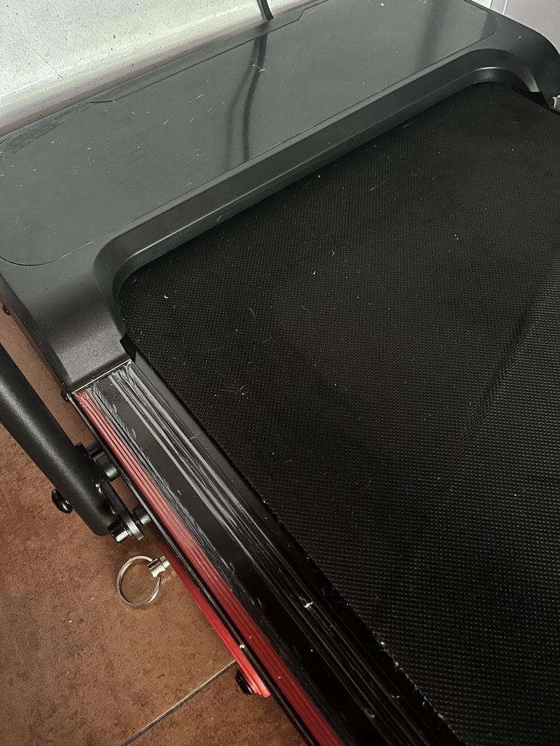 Treadmill Walking Pad 14km/h (Category: Cardio & Fitness Machines) located in Mexico. Submitted by petitefindshere (Listing ID 1463959408, Image 3). Description: LAST PRICE ALREADY Bought for 6300. Last Oct 25, 2026 lang nabili With plastic protector pa sa screen and sides Rfs: di napanindigan Preferably meet up only at SM Pampanga.