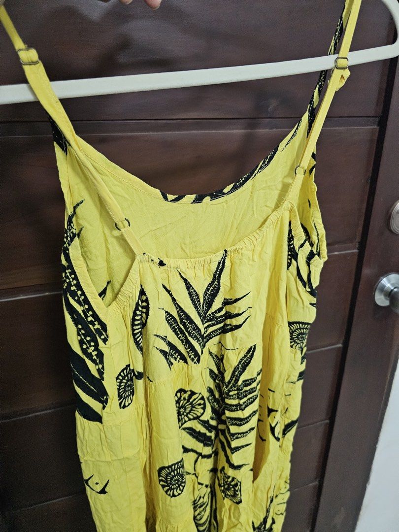 Tropical print midi dress (Category: Dresses) located in Los Banos. Submitted by itsmecathey (Listing ID 1465551663, Image 3). Description: Can fit to S-M.