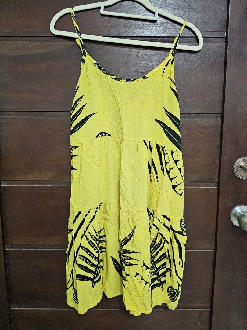 Tropical print midi dress (Category: Dresses) located in Los Banos. Submitted by itsmecathey (Listing ID 1465551663, Image 2). Description: Can fit to S-M.