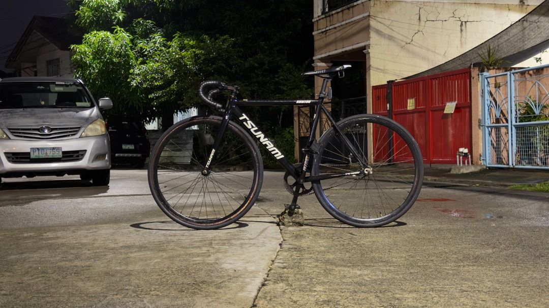 TSUNAMI SNM100 (Category: Bicycles) located in Caloocan City. Submitted by rlasked (Listing ID 1465432830, Image 1). Description: (13,000 ASKING PRICE) Negotiable rfs: Need funds for school. Chat for more info and for viewing. Quick specs Tsunami snm100 - M Chaoyang Mini shark skin - New Chaoyang interior New - Front Black cat interior New - Back 52t chain ring Nitro7 Hubs: Front - unknown Back - Ligon Rims 30mm Chain KMC Only Issue Bar tape the 