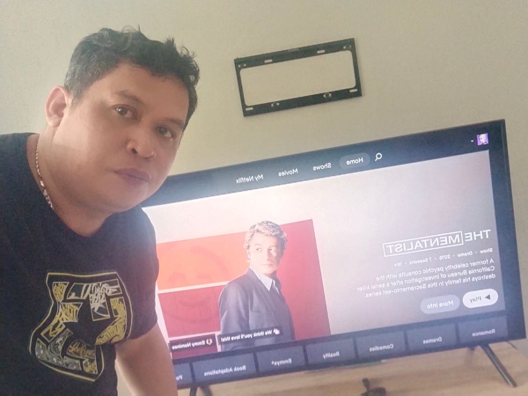 Tv repair (Category: TV) located in Caloocan City. Submitted by bienvinidogonzaga1984-76738 (Listing ID 1465400224, Image 3). Description: - Working Smart TV with built-in Netflix ready to use - Slim black bezels with clean, vibrant screen - Stable dual-leg stand included - Selling only due to an upgrade - RUSH SALE! PM for inquiries..