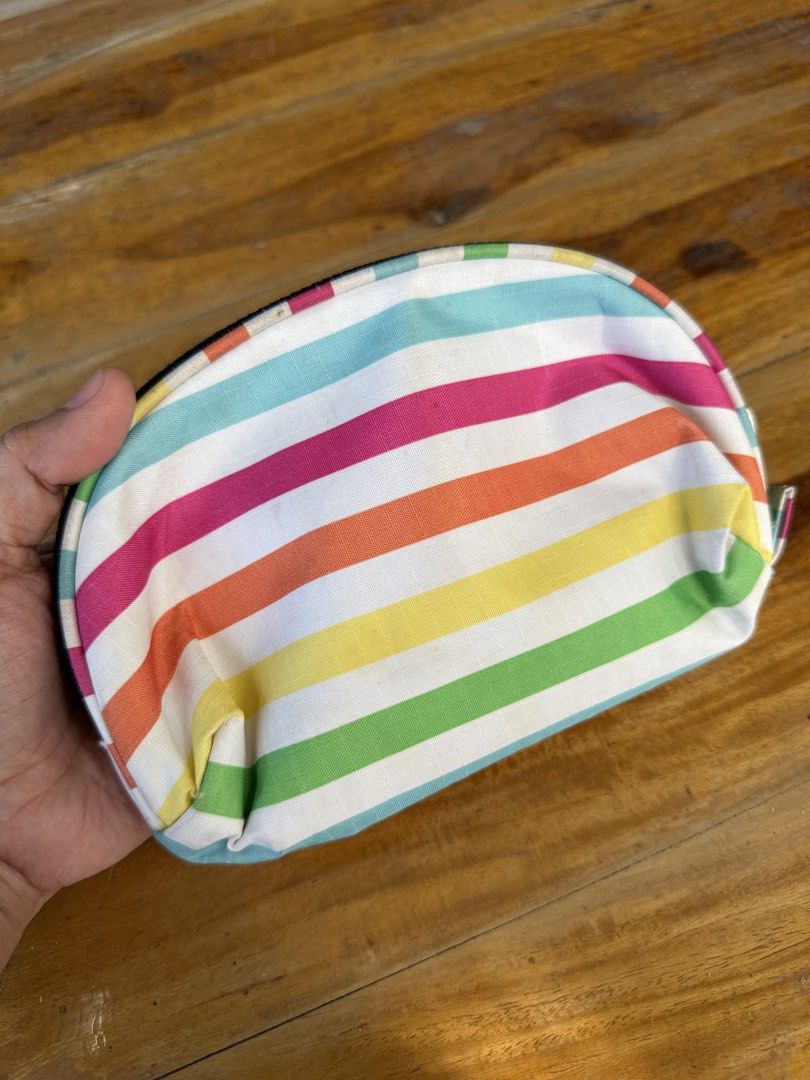 TW Bear Pouch (Category: Purses & Pouches) located in Cadiz. Submitted by solynb28 (Listing ID 1465426064, Image 3). Description: -thrifted preloved -prewashed already -negotiable ▫️what you see is what you get▫️colors may vary due tolighting▫️buy at your own risk ▫️no long reservation, unless the item is paid▫️payment 1st policy▫️no return, no exchange, no refund▫️joy miners/reservers/lowballers will be blocked▫️.