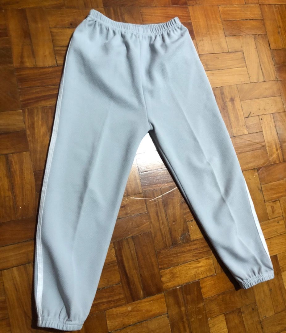 [U] Kids gray track pants (Category: Babies & Kids Fashion) located in San Juan City. Submitted by ttanmien (Listing ID 1465540860, Image 3). Description: ⚜️✨⚜️✨⚜️✨⚜️✨⚜️✨⚜️ 💁🏻‍♀️SELLING PRICE: ₱100 Original Price: Around ₱200 💁🏻‍♀️Size: Width x Length = 24 inch x 27 inch Waist(width measurement) Garterized stretchable size waist Waist to bottom (length measurement) Tag Size: 150 (May fit kids from 6 year old to 10 years old above depending on