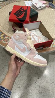 (Category: ) located in . Submitted by cendol_sneakers (Listing ID 1465386798, Image 1). Description: .