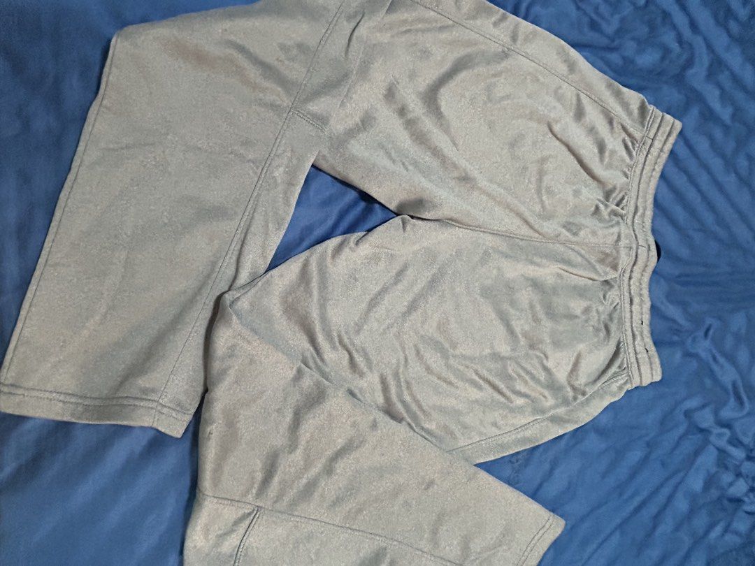 Under Armour ColdGear Grey Loose Sweatpants Size M (Category: Joggers) located in Bacoor. Submitted by luckynana_2026 (Listing ID 1465495201, Image 2). Description: Source: Own family closet / personal item — NOT thrifted / ukay-ukay. Well-taken care of and guaranteed clean! Brand: Authentic Under Armour (ColdGear Series) Size on Tag: Medium (Loose Fit) Color: Heather Grey Condition: Excellent used condition. Very comfortable, warm fleece lining 