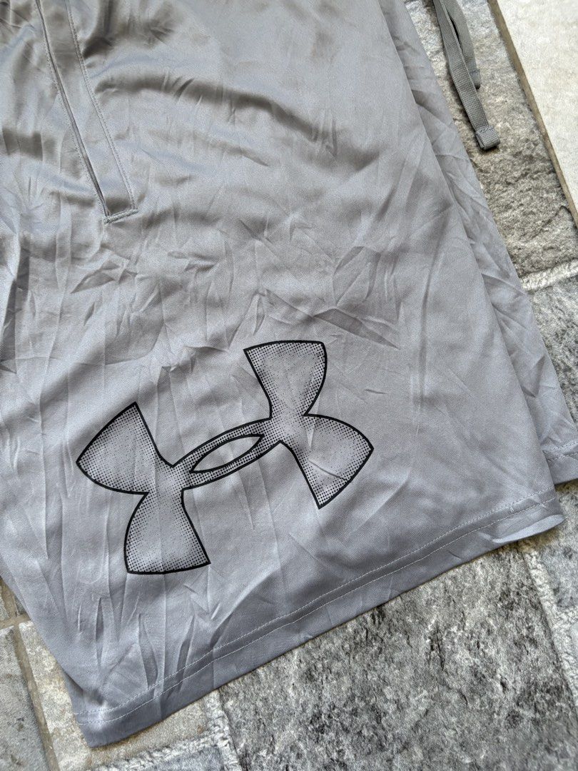 Under Armour Short (Category: Shorts) located in Calamba. Submitted by manila.fits (Listing ID 1465432955, Image 2). Description: Under Armour Large Waist: 30-36 Length: 19 As new No issue.