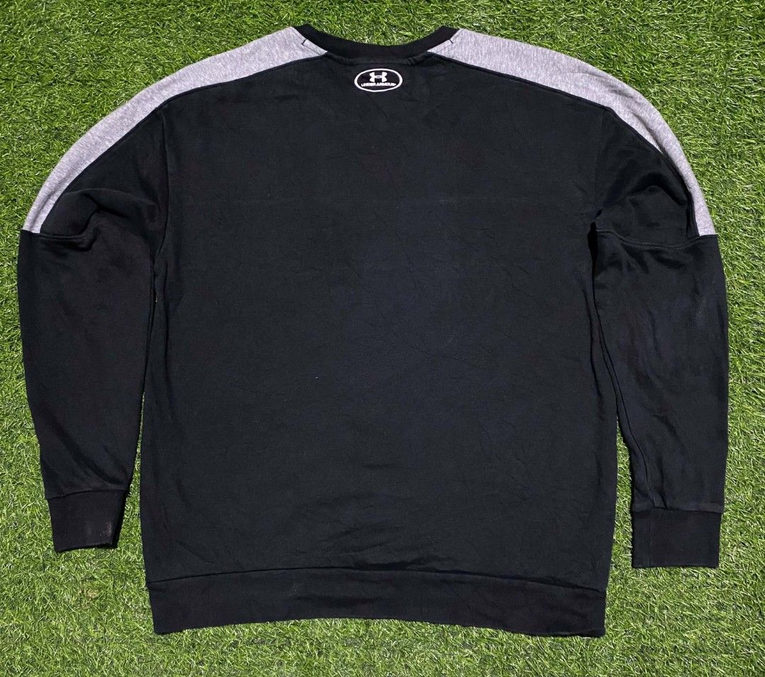 Under Armour Sweatshirt (Category: Coats, Jackets and Outerwear) located in Bacolod City. Submitted by belleza_030299 (Listing ID 1465528841, Image 2). Description: Excellent Condition No issue colorate 10/10 Complete tags.