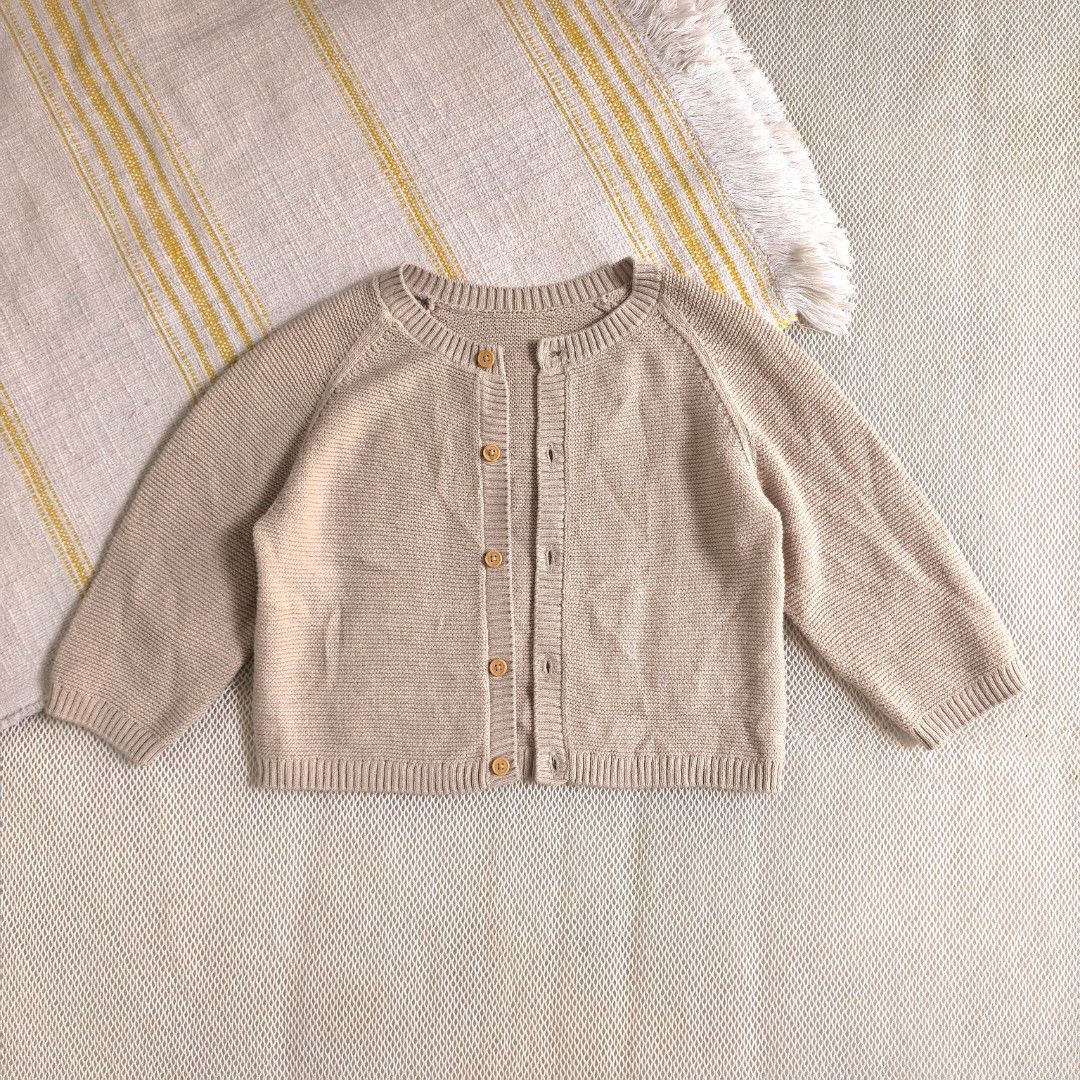 UNIQLO (9-12mos) (Category: Babies & Kids Fashion) located in Cebu City. Submitted by stealmycloset_ (Listing ID 1465398530, Image 1). Description: .