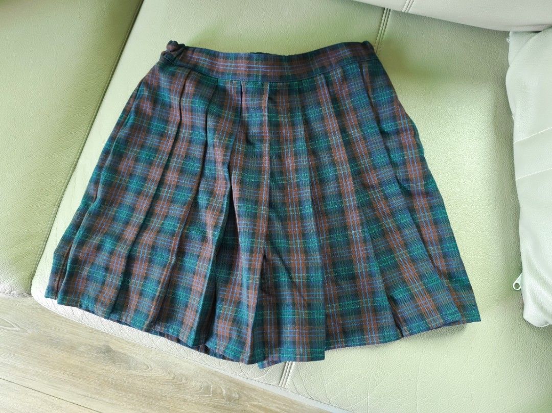 Uniqlo 女童裙褲 size150 （98%new) （分類：嬰兒及小童流行時尚）位於 Hong Kong。 由 121aye1105 提交（商品編號 1465446029，圖片 1）。簡介： size 150 彈性腰。