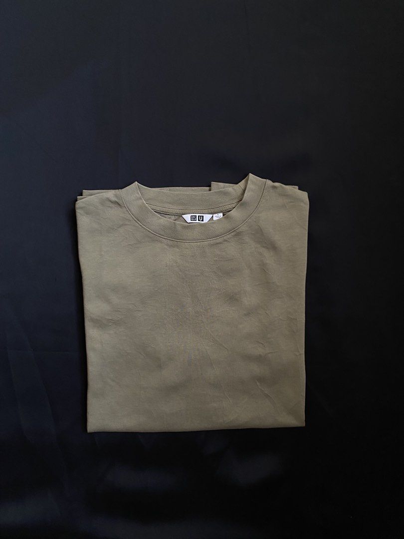 Uniqlo airsm (Category: Tshirts & Polo Shirts ) located in Manila. Submitted by 2mclo (Listing ID 1465490748, Image 1). Description: Uniq Airsm ( olive green ) Width: 22 length: 26 Color rate: 10/10 Condition: 10/10 Issue: n/a Washed & ready to wear .
