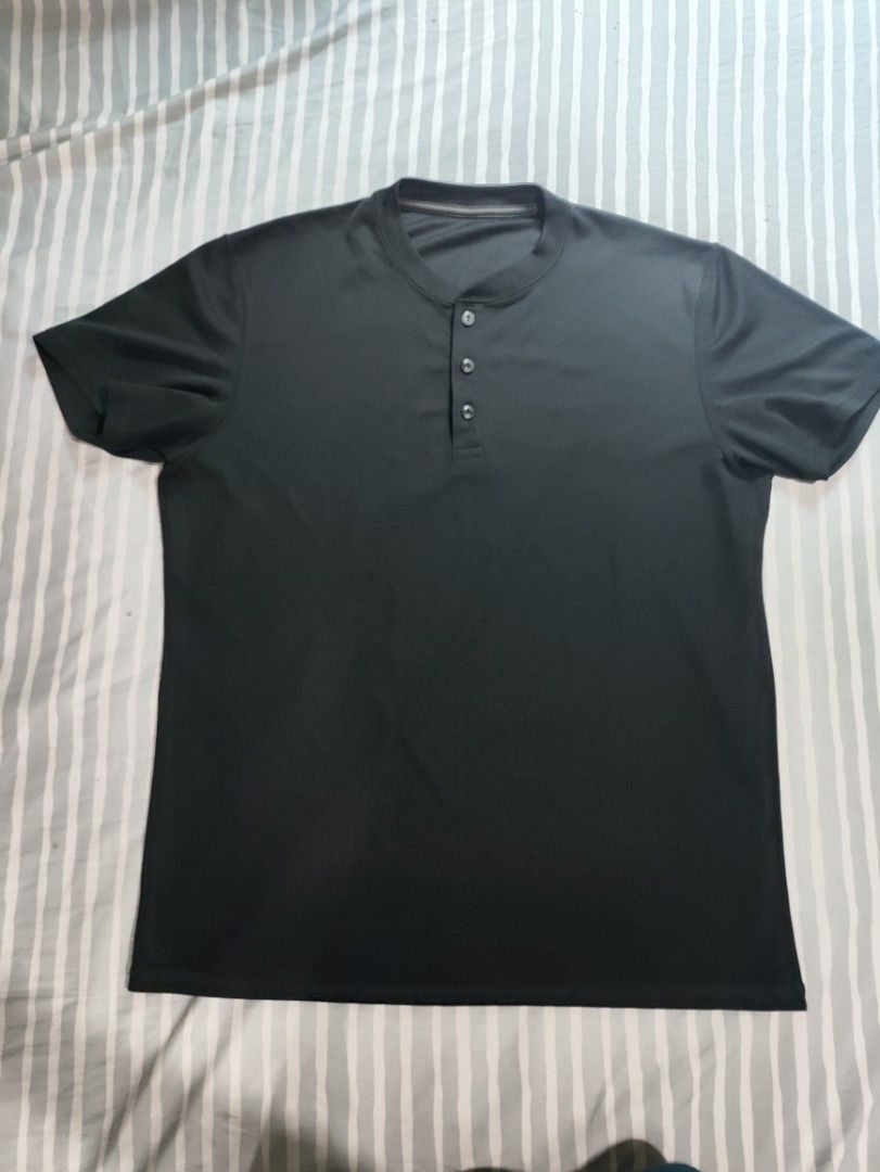 Uniqlo black shirt with buttons (Category: Tshirts & Polo Shirts ) located in Las Pinas. Submitted by johnnnnnnnnnnnnnn (Listing ID 1465461049, Image 1). Description: nike, adidas, jordan, gymshark, lacoste, converse, ralph lauren, penguin.