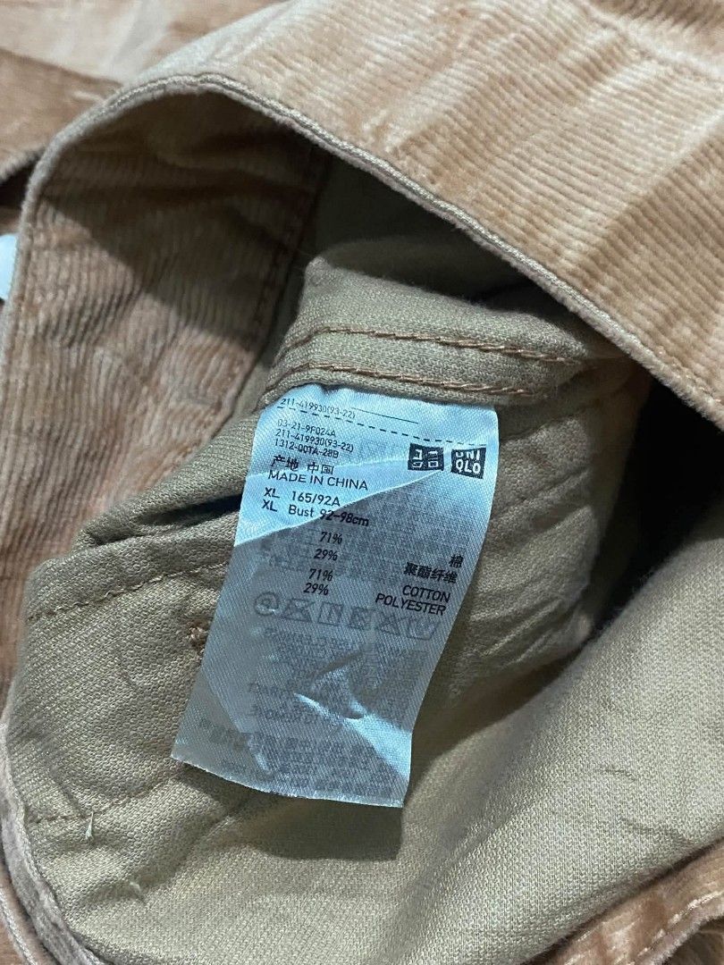 Uniqlo Corduroy (Category: Coats, Jackets and Outerwear) located in Bulacan. Submitted by supdoc (Listing ID 1465562037, Image 3). Description: 23 Width 23 Length Boxy Type.