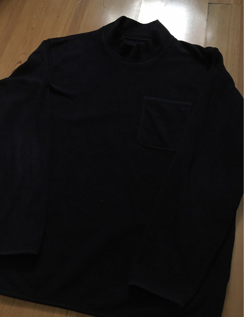 Uniqlo fleece pullover (Category: Tshirts & Polo Shirts ) located in San Juan City. Submitted by sashoppeepipi (Listing ID 1465446273, Image 2). Description: .