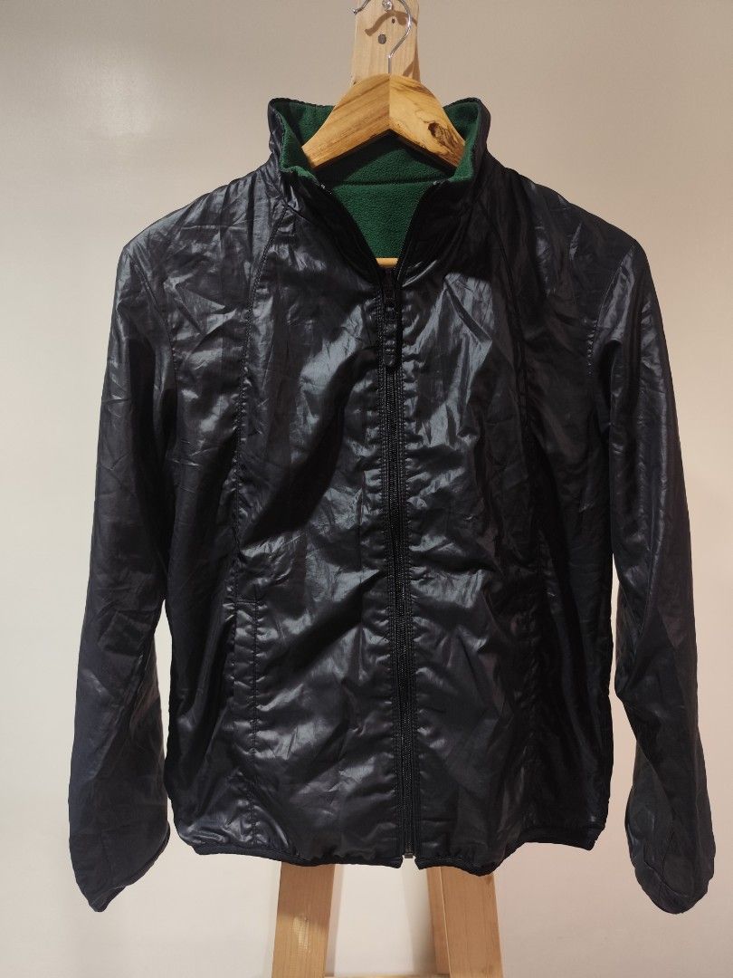 Uniqlo fleece Reversible (Category: Coats, Jackets and Outerwear) located in Makati City. Submitted by hoykii (Listing ID 1465402631, Image 1). Description: SIZE: XS ISSUE: NONE 150 PHP.