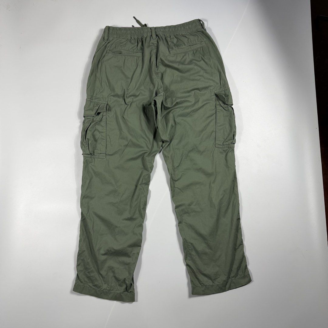 Uniqlo Olive Green Cargo Pants Size M (Category: Jeans) located in Bacolod City. Submitted by freshstuff13 (Listing ID 1465519224, Image 2). Description: - Brand: Uniqlo - Color: Olive green - Size: M (fits waist 76-84cm) - Material: Cotton and spandex blend with slight stretch - Waistband: Elastic with adjustable drawstring - Pockets: Multiple side and back pockets - Condition/Style: Great everyday utility trousers.