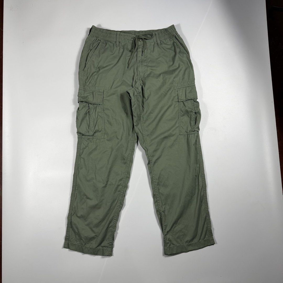 Uniqlo Olive Green Cargo Pants Size M (Category: Jeans) located in Bacolod City. Submitted by freshstuff13 (Listing ID 1465519224, Image 1). Description: - Brand: Uniqlo - Color: Olive green - Size: M (fits waist 76-84cm) - Material: Cotton and spandex blend with slight stretch - Waistband: Elastic with adjustable drawstring - Pockets: Multiple side and back pockets - Condition/Style: Great everyday utility trousers.